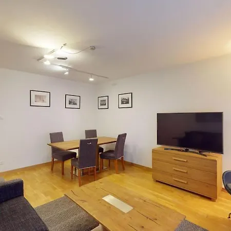 Terrific 2bd Flat Near Center And - 5 *